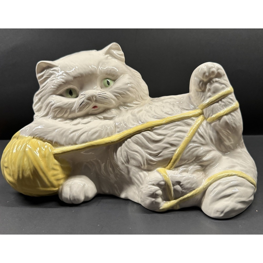 VTG Ceramic White Persian Cat Figure Statue Long Haired Play Yellow Yarn (read)